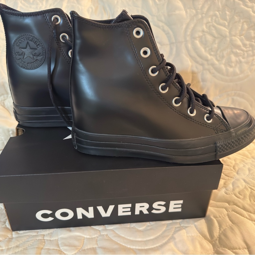 Brand New never worn wedge converse